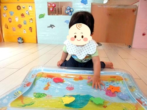 0歳児、見て・触って・感じて楽しもう！